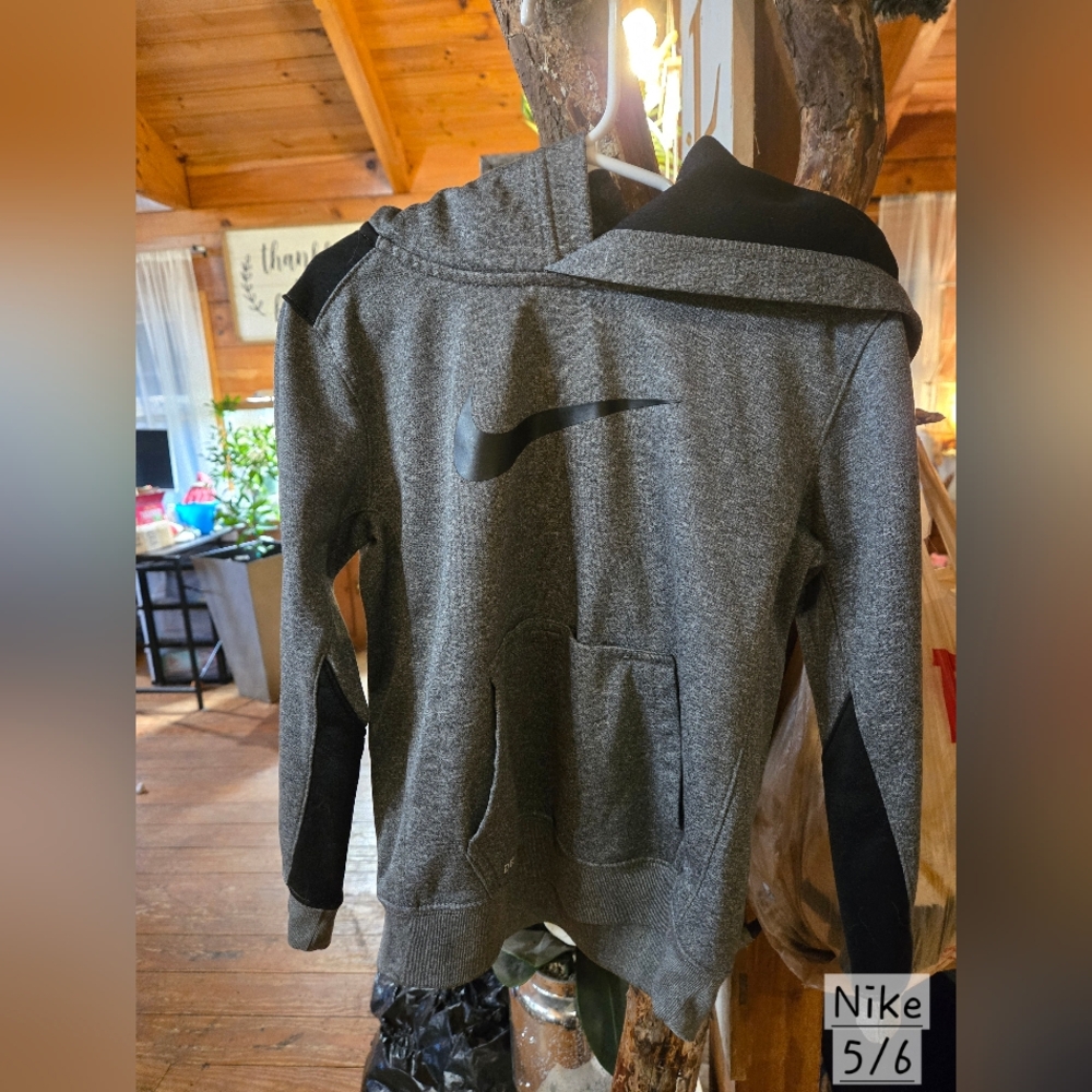 5/6 Nike hoodie